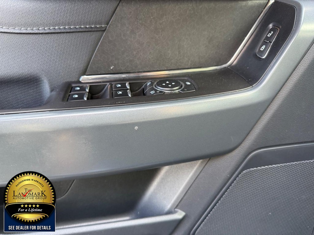 Ford F-150 Vehicle Full-screen Gallery Image 8