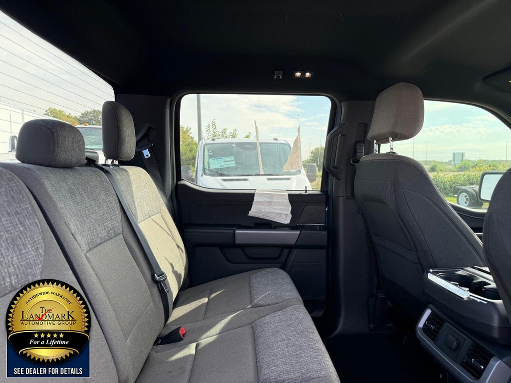 Ford F-150 Vehicle Full-screen Gallery Image 15