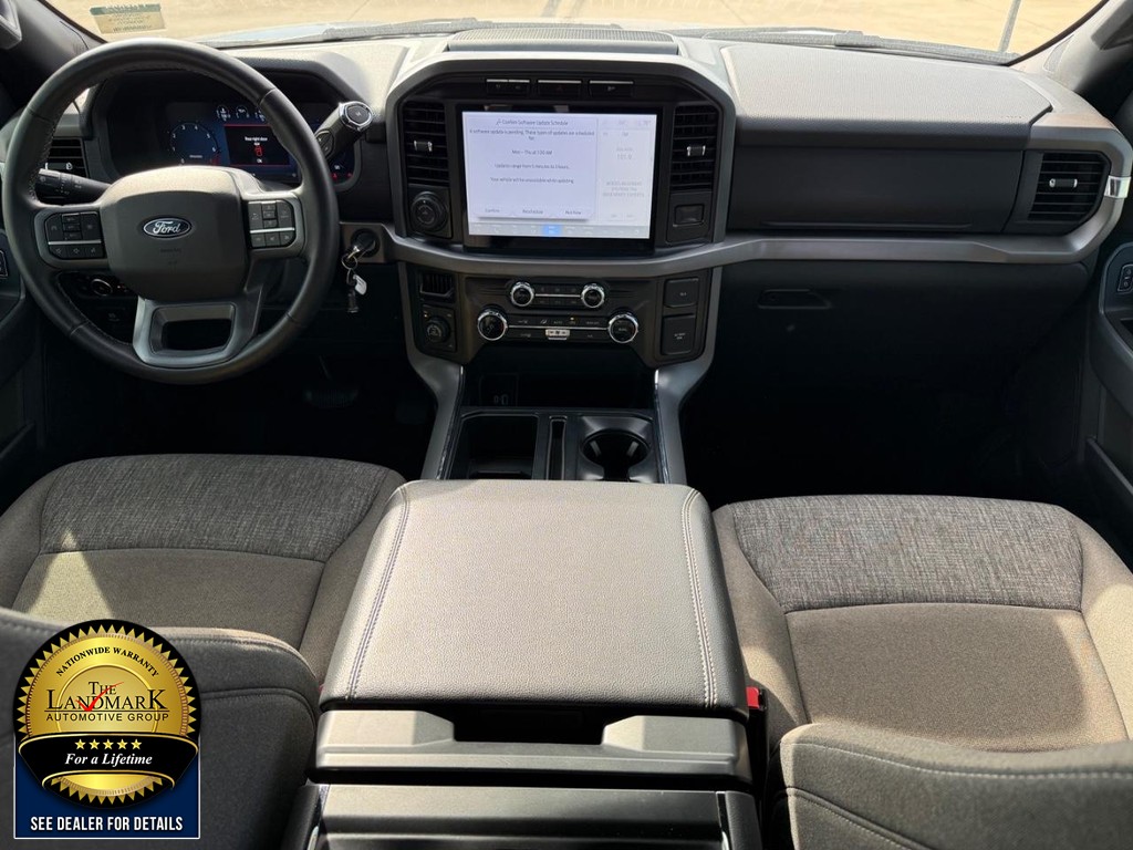 Ford F-150 Vehicle Full-screen Gallery Image 16