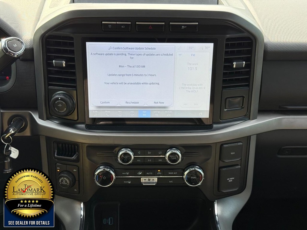 Ford F-150 Vehicle Full-screen Gallery Image 18