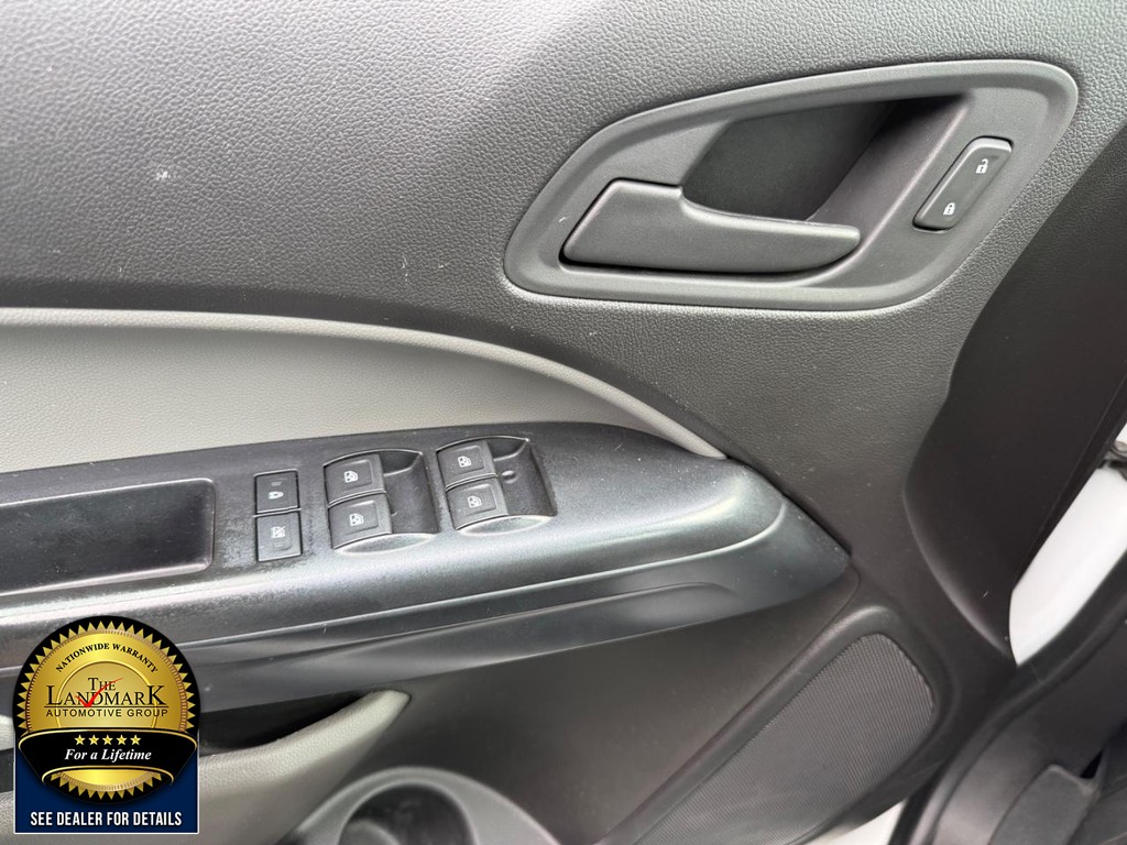 GMC Canyon Vehicle Full-screen Gallery Image 8