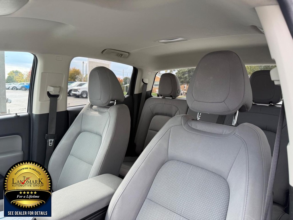 GMC Canyon Vehicle Full-screen Gallery Image 9