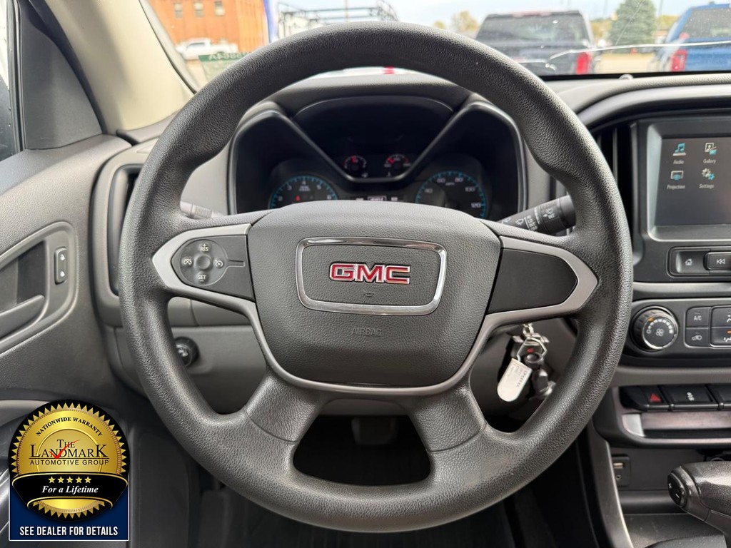 GMC Canyon Vehicle Full-screen Gallery Image 15