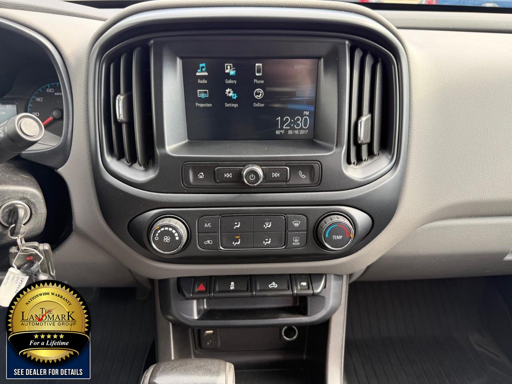 GMC Canyon Vehicle Full-screen Gallery Image 16