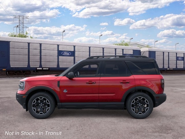 Ford Bronco Sport Vehicle Full-screen Gallery Image 3
