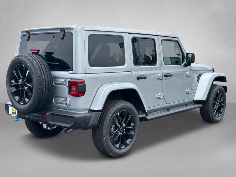 2024 Jeep Wrangler 4xe Sahara 3