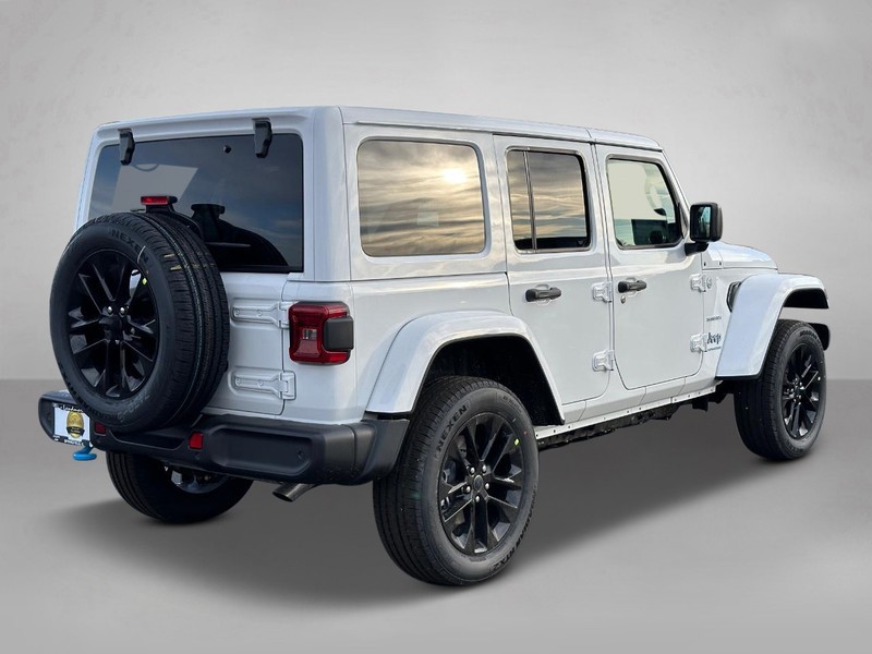 2024 Jeep Wrangler 4xe Sahara 3