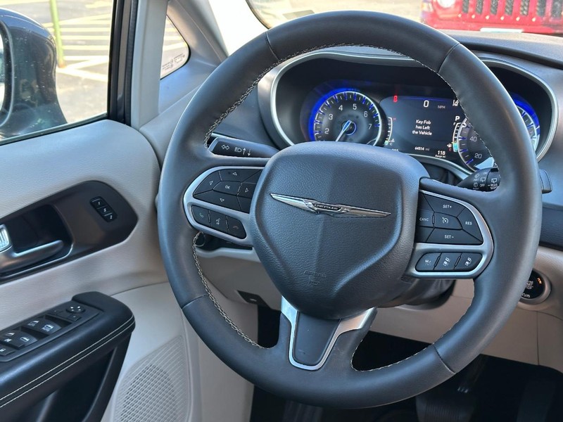 2022 Chrysler Pacifica Touring L 13