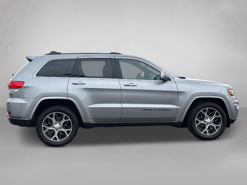 2018 Jeep Grand Cherokee 4WD Sterling Edition 2