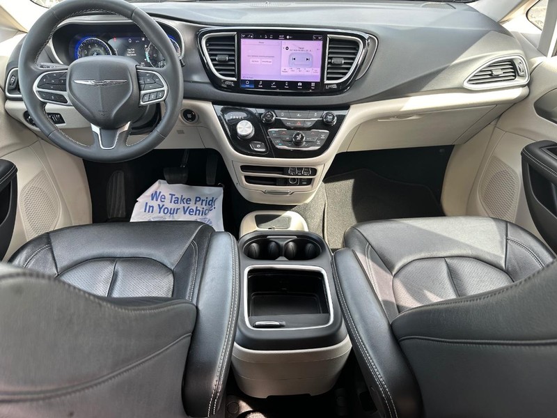 2022 Chrysler Pacifica Touring L 12