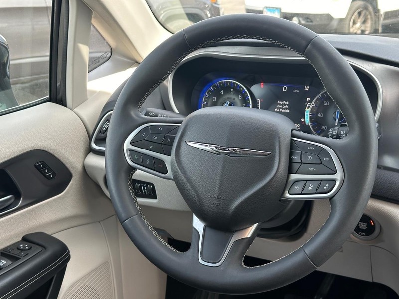 2022 Chrysler Pacifica Touring L 13