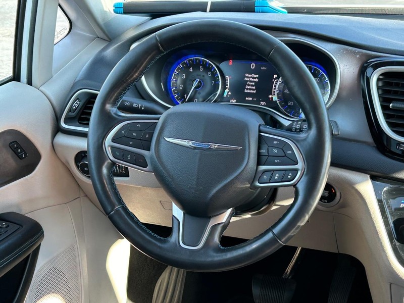 2021 Chrysler Pacifica Touring L 16