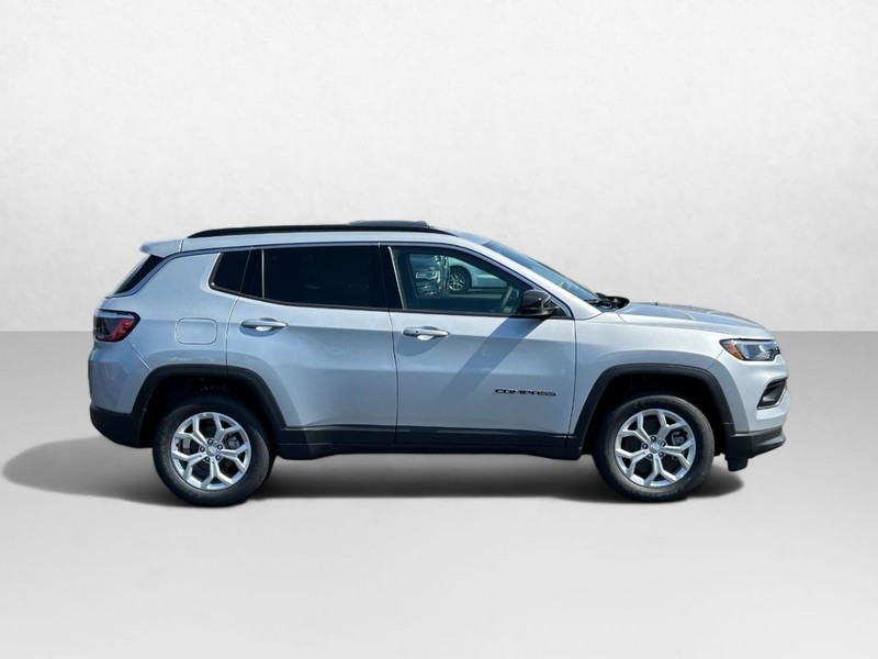 2024 Jeep Compass Latitude 2