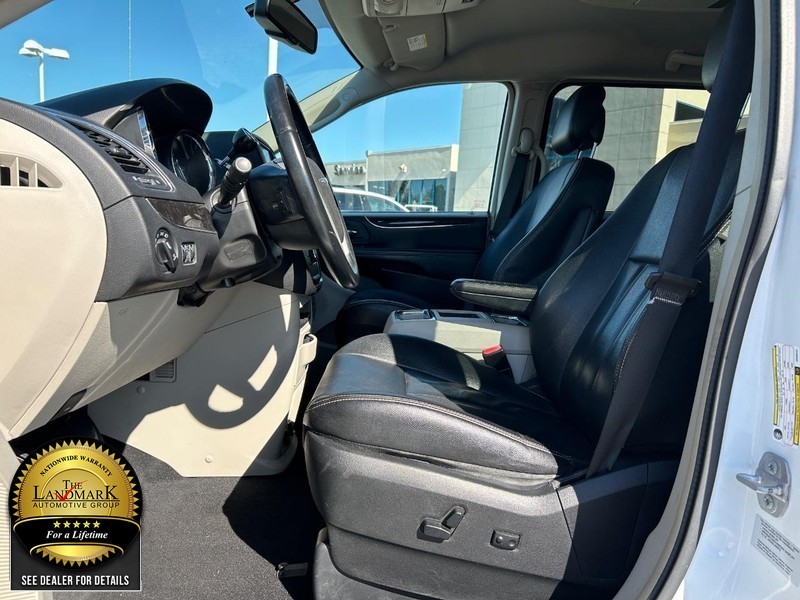 2014 Chrysler Town & Country Touring 8