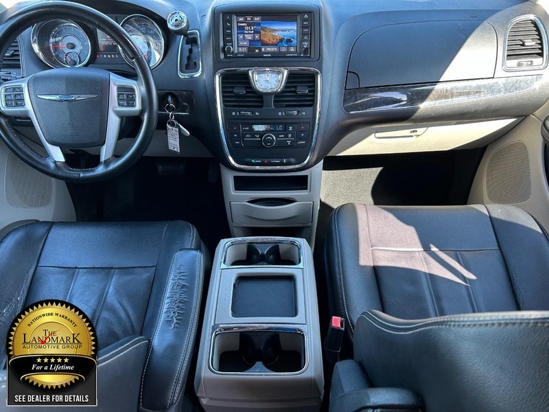 2014 Chrysler Town & Country Touring 16