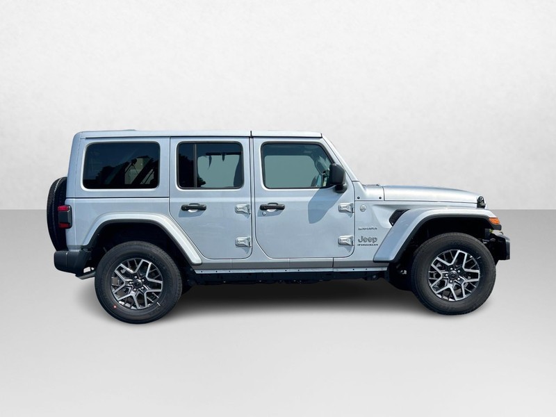 2024 Jeep Wrangler Sahara 2