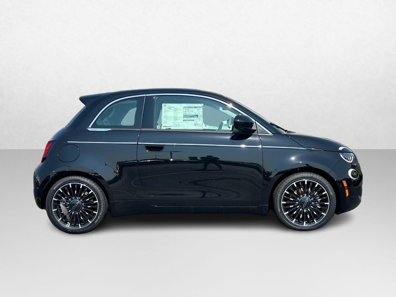 2024 FIAT 500e La Prima 2