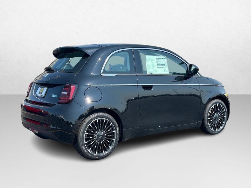 2024 FIAT 500e La Prima 3