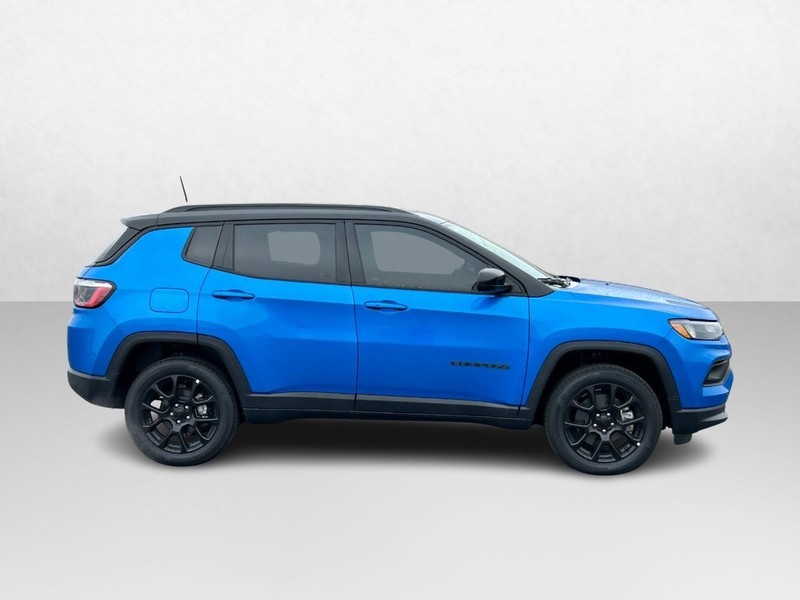 2024 Jeep Compass Latitude 2