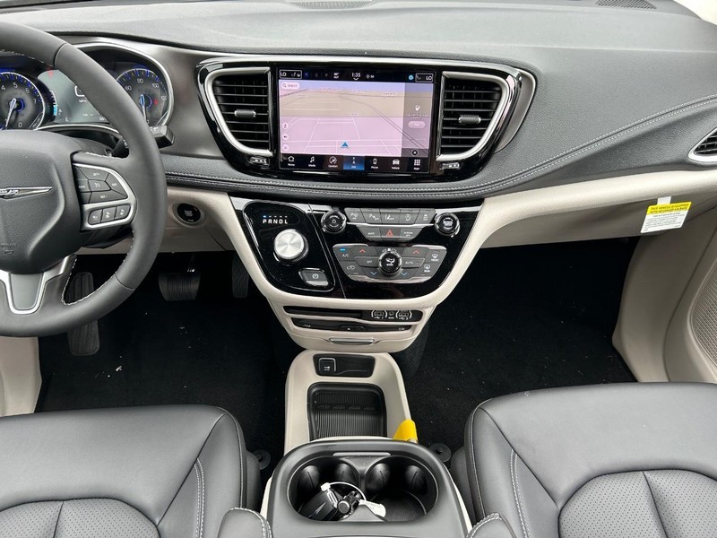 2024 Chrysler Pacifica Touring L 11