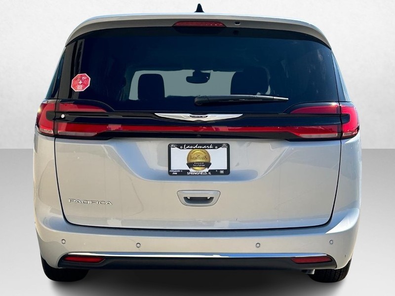 2024 Chrysler Pacifica Touring L 7