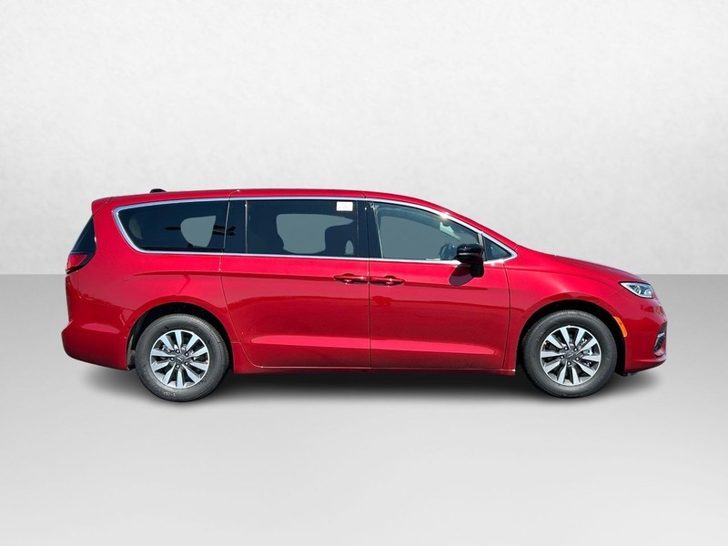 2024 Chrysler Pacifica Hybrid Select 2