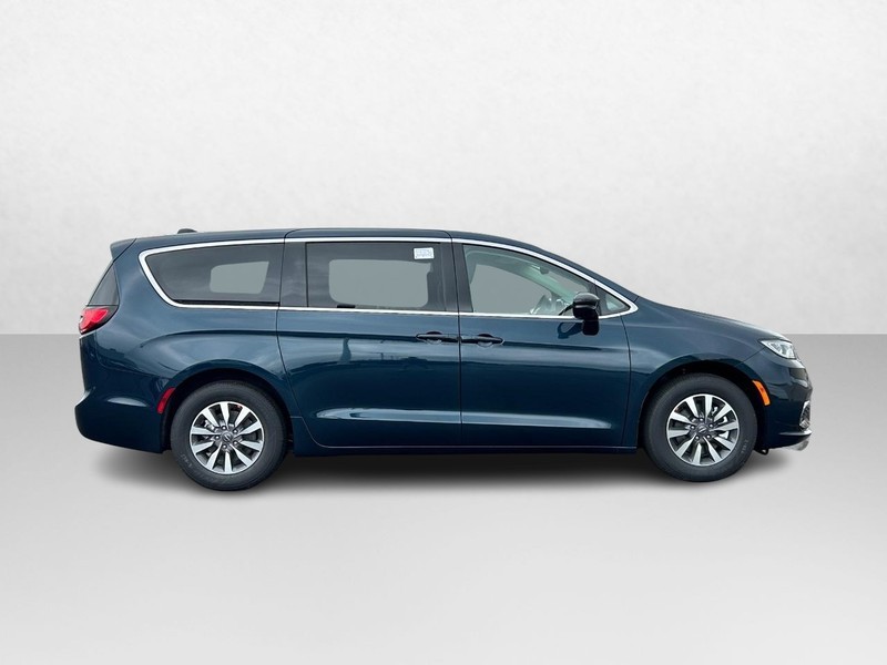 2024 Chrysler Pacifica Hybrid Select 2