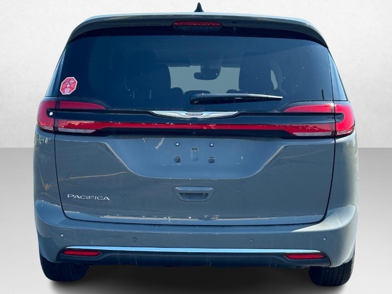 2024 Chrysler Pacifica Touring L 7