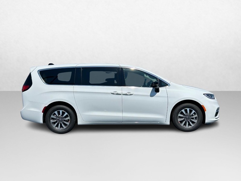 2024 Chrysler Pacifica Hybrid Select 2