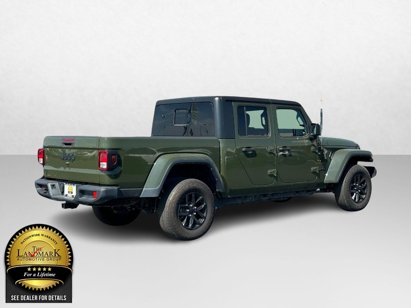 2022 Jeep Gladiator 4WD Altitude 3