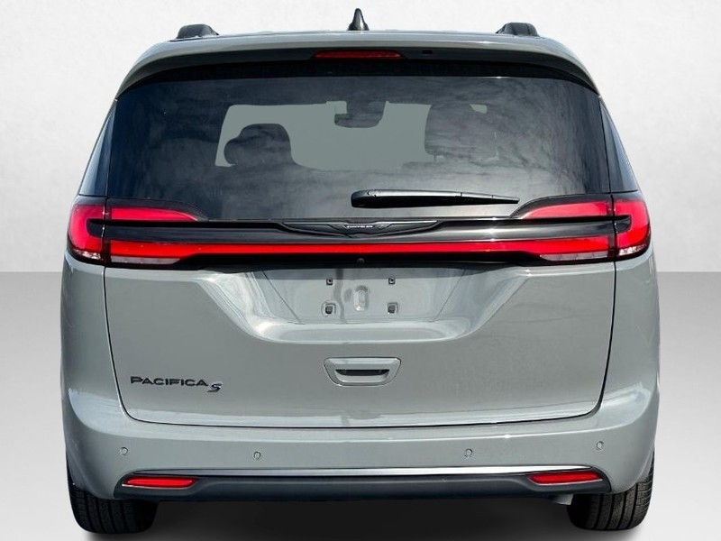 2024 Chrysler Pacifica Touring L 7