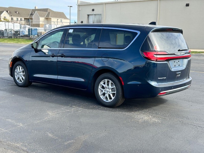 2025 Chrysler Pacifica Select 6