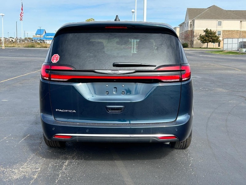 2025 Chrysler Pacifica Select 7