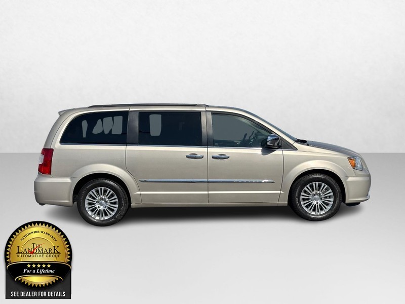 2015 Chrysler Town & Country Touring-L 2