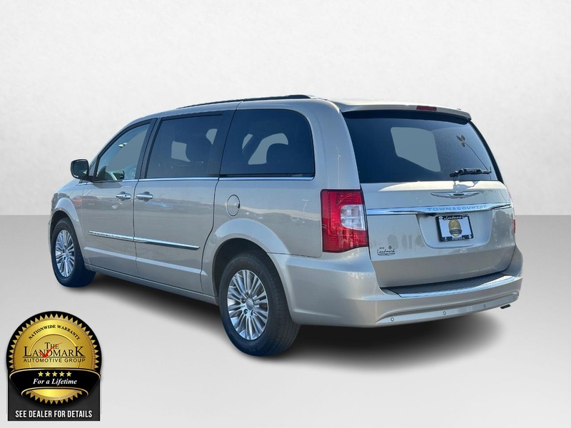 2015 Chrysler Town & Country Touring-L 5