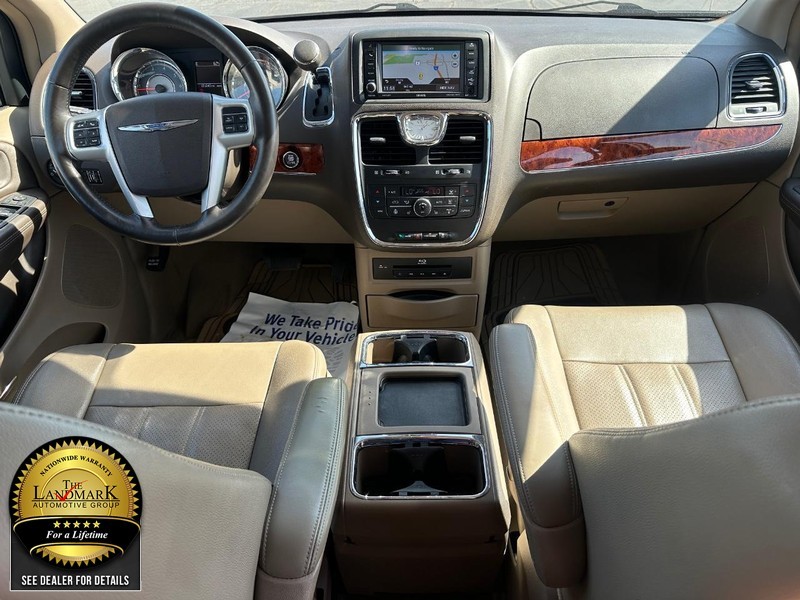 2015 Chrysler Town & Country Touring-L 15