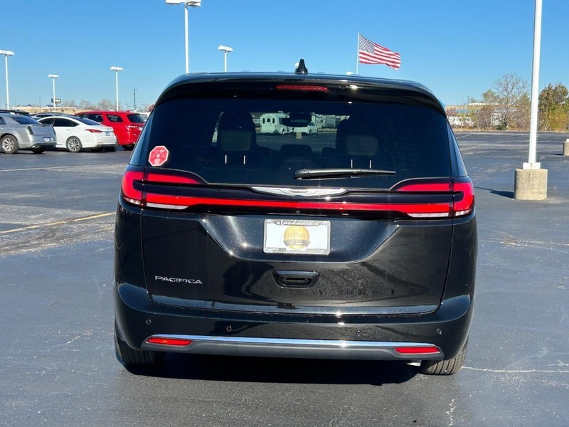 2025 Chrysler Pacifica Select 4