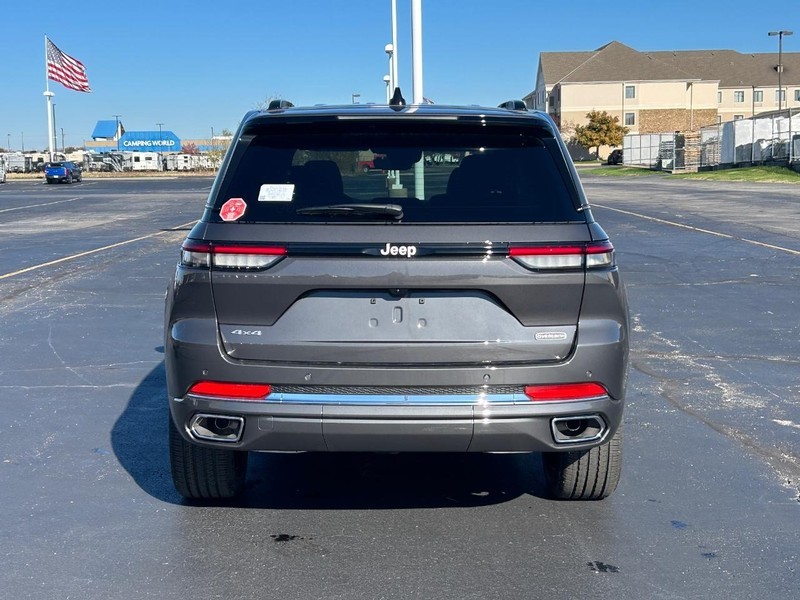 2025 Jeep Grand Cherokee Overland 7