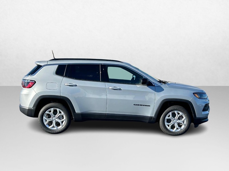 2024 Jeep Compass Latitude 2