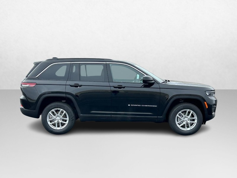 2025 Jeep Grand Cherokee Laredo 2