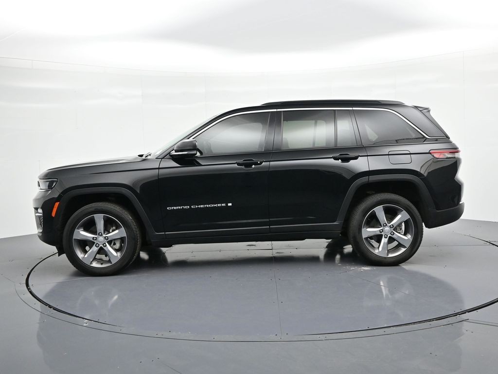 Jeep Grand Cherokee Vehicle Full-screen Gallery Image 9