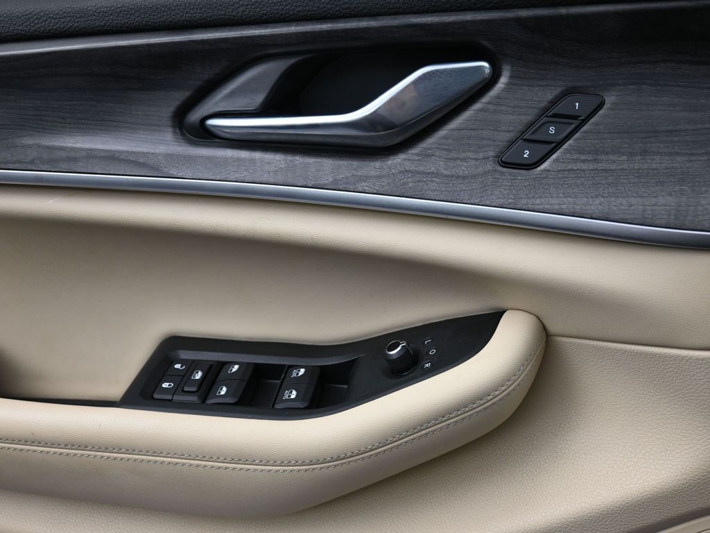 Jeep Grand Cherokee Vehicle Full-screen Gallery Image 16