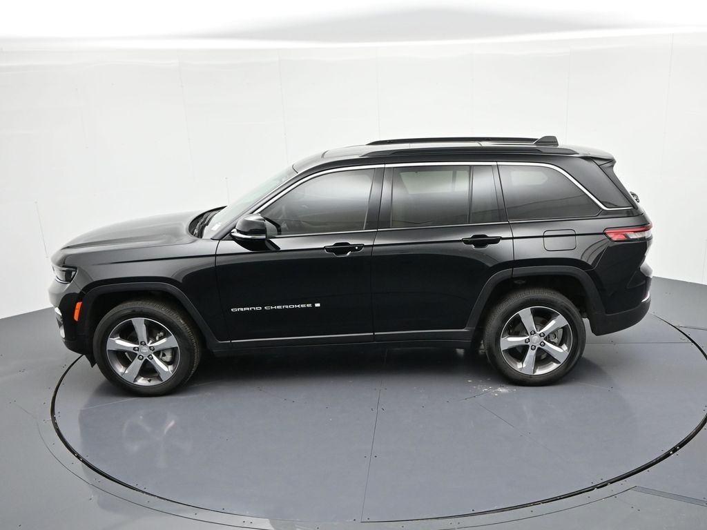 Jeep Grand Cherokee Vehicle Full-screen Gallery Image 21