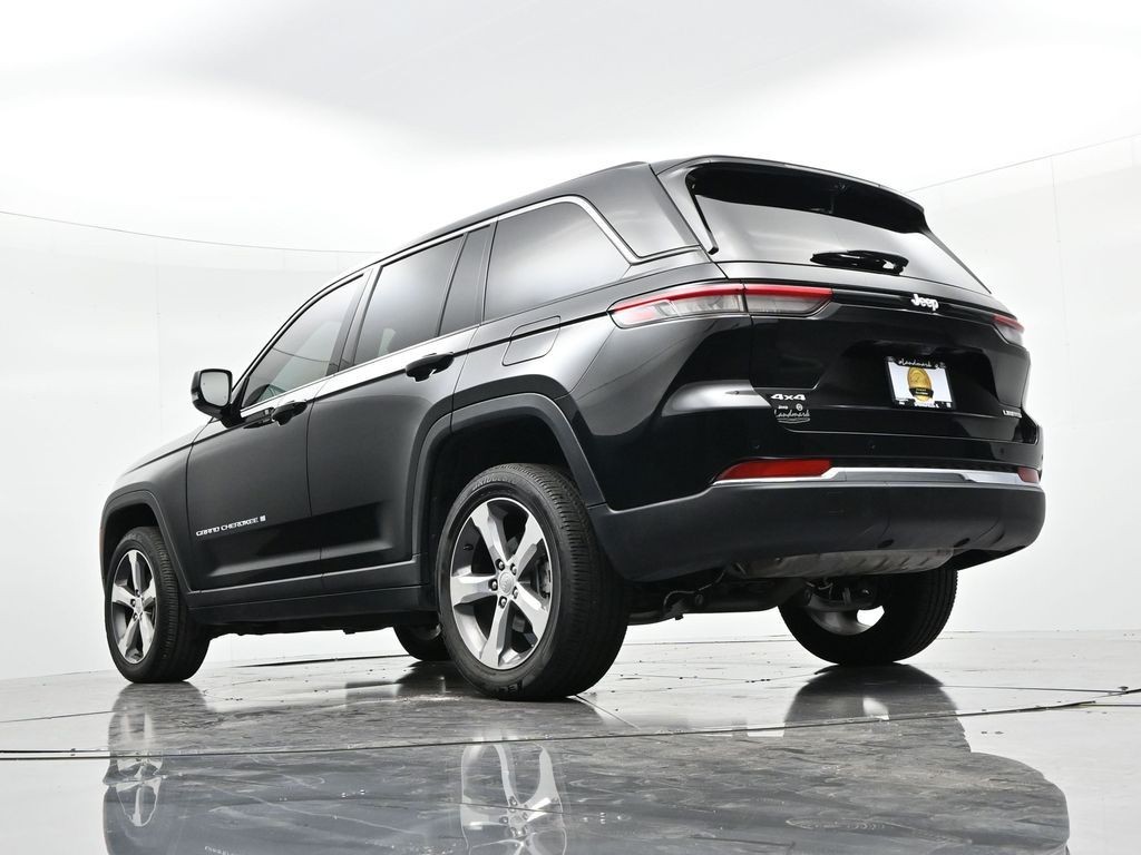 Jeep Grand Cherokee Vehicle Full-screen Gallery Image 22