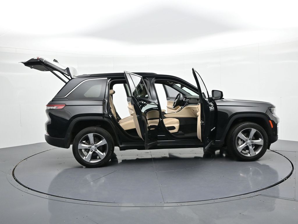 Jeep Grand Cherokee Vehicle Full-screen Gallery Image 26