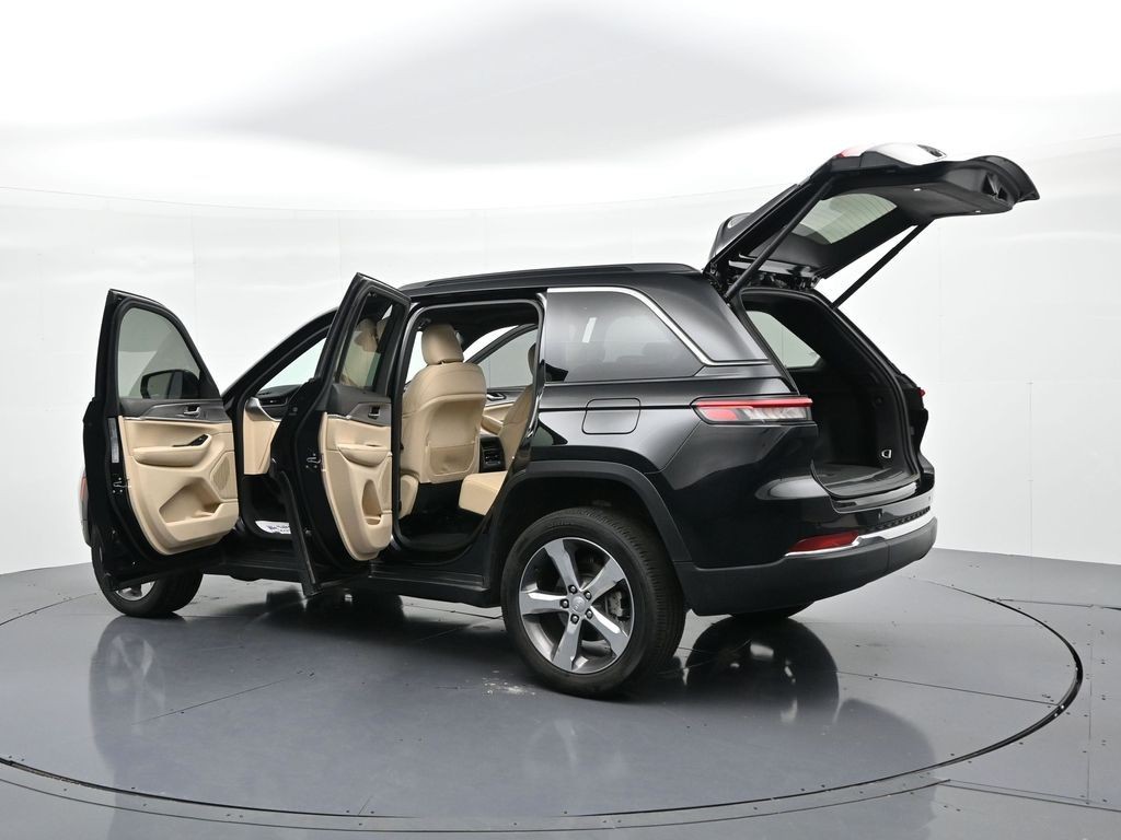 Jeep Grand Cherokee Vehicle Full-screen Gallery Image 27