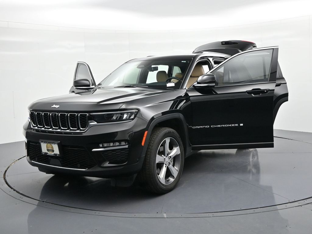 Jeep Grand Cherokee Vehicle Full-screen Gallery Image 28