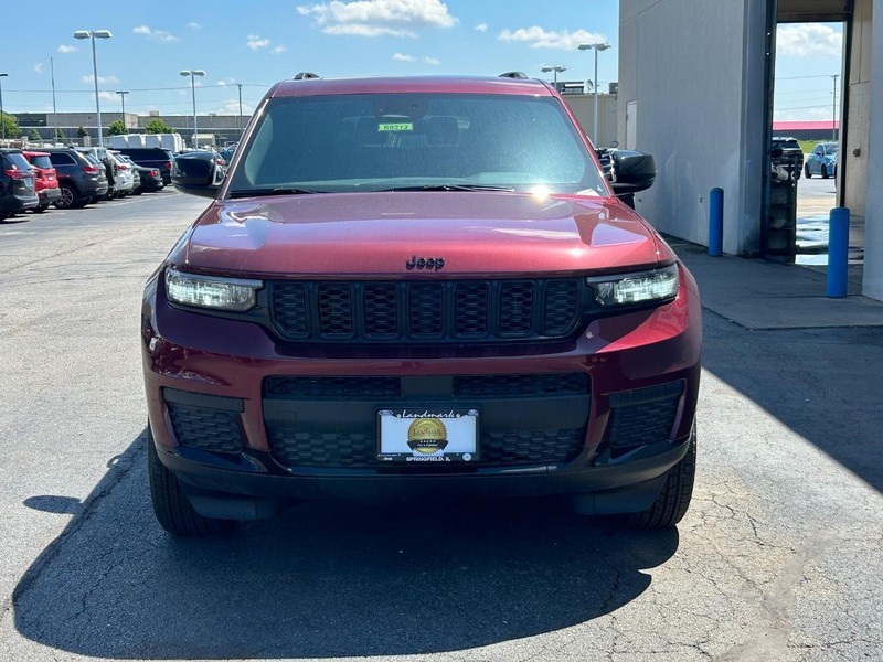 Jeep Grand Cherokee L Vehicle Full-screen Gallery Image 3