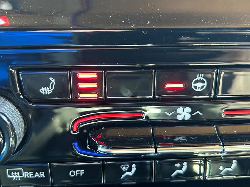 Jeep Grand Cherokee L Vehicle Full-screen Gallery Image 9