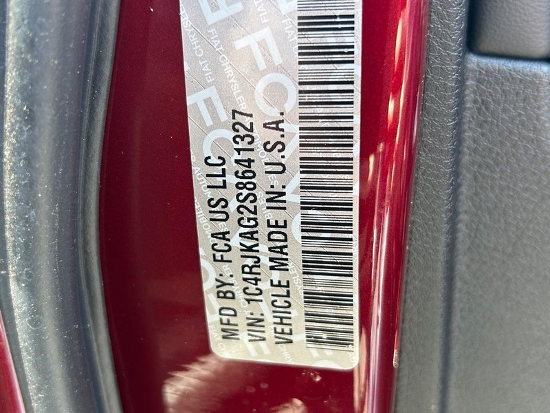 Jeep Grand Cherokee L Vehicle Full-screen Gallery Image 18